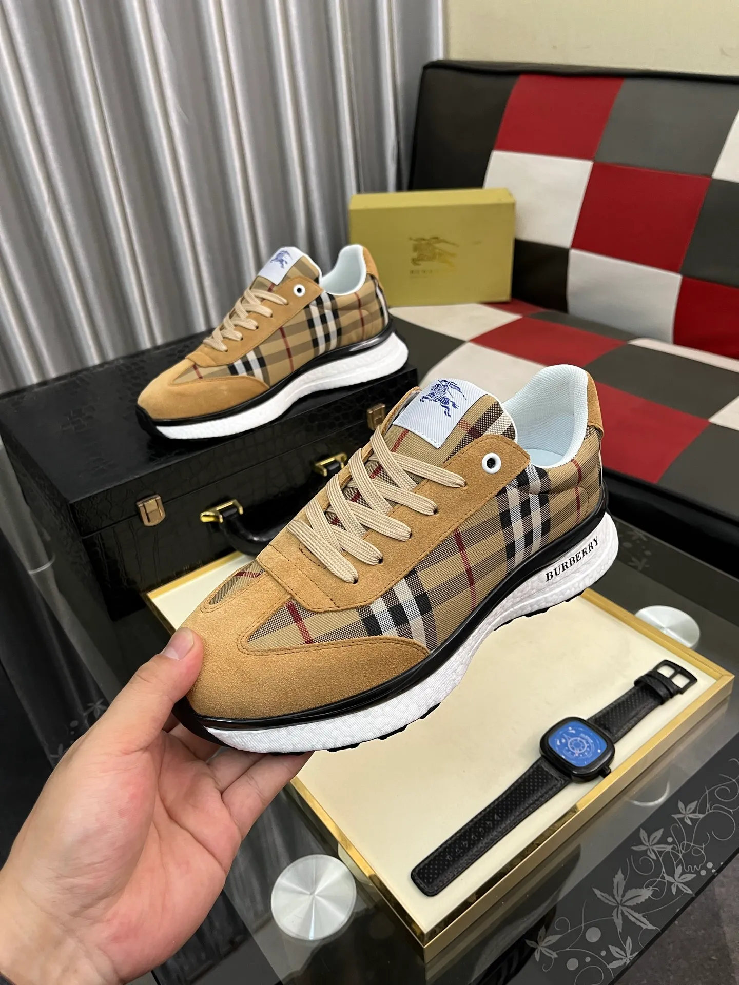 Men's shoes 💰438⌚️⌚️[BURBERRY] Burberry's authentic original high-end casual shoes🇨🇳Exquisite craftsmanship, this fabric is made of high mercerized fabric💯top layer🐷leather lining, suitable for drivers to drive🌴Original wear-resistant rubber outsole, versatile style, worth owning🍓Sizes 38-442️⃣Colors available